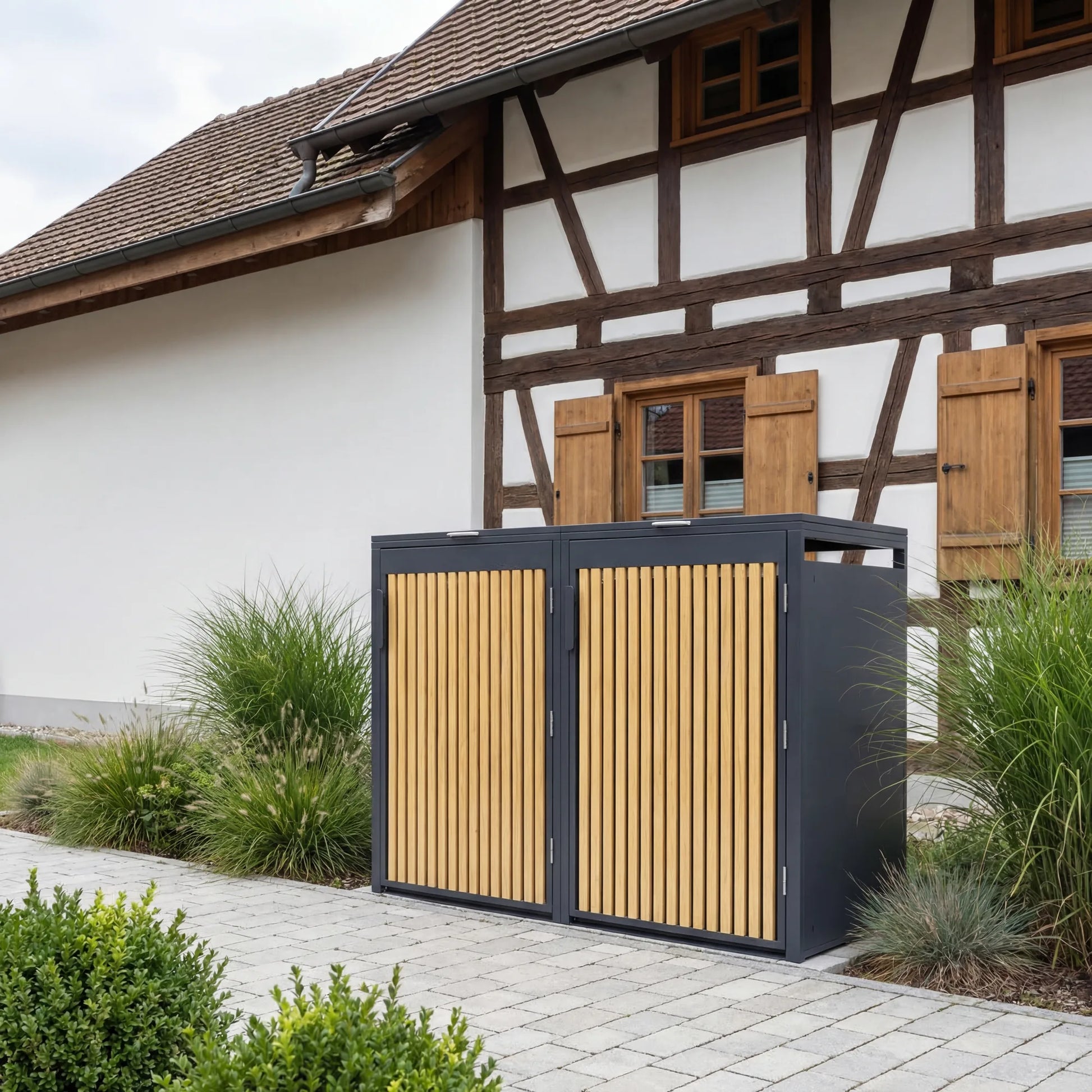 PANELO Mülltonnenbox 2er Eiche Natur vor modernem Haus