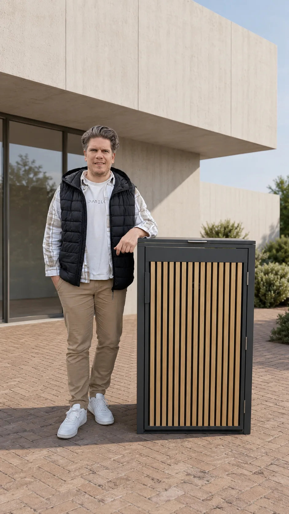 Stefan mit Panelo Mülltonnenbox 9:16
